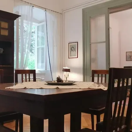 דירה Charming In A 19th Century