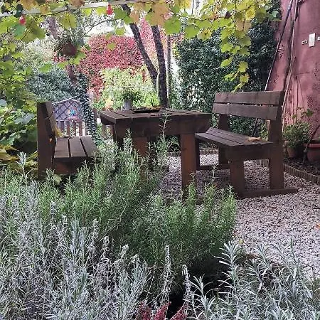 Charming In A 19th Century דירה *