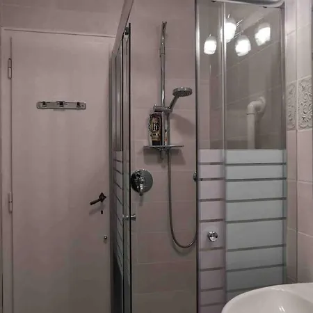 Charming In A 19th Century טריאסטה